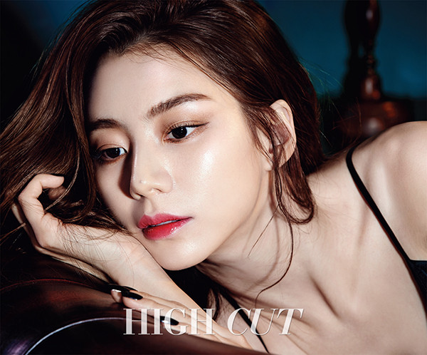 Tạp chí High Cut Hàn Quốc số mới nhất tiết lộ những hình ảnh mới của nữ diễn viên Park Soo Jin. Người đẹp sinh năm 1985 khoe vẻ gợi cảm trong bộ ảnh Sự bí ẩn của Park Soo Jin. Tạp chí High Cut Hàn Quốc số mới nhất tiết lộ những hình ảnh mới của nữ diễn viên Park Soo Jin. Người đẹp sinh năm 1985 khoe vẻ gợi cảm trong bộ ảnh Sự bí ẩn của Park Soo Jin.