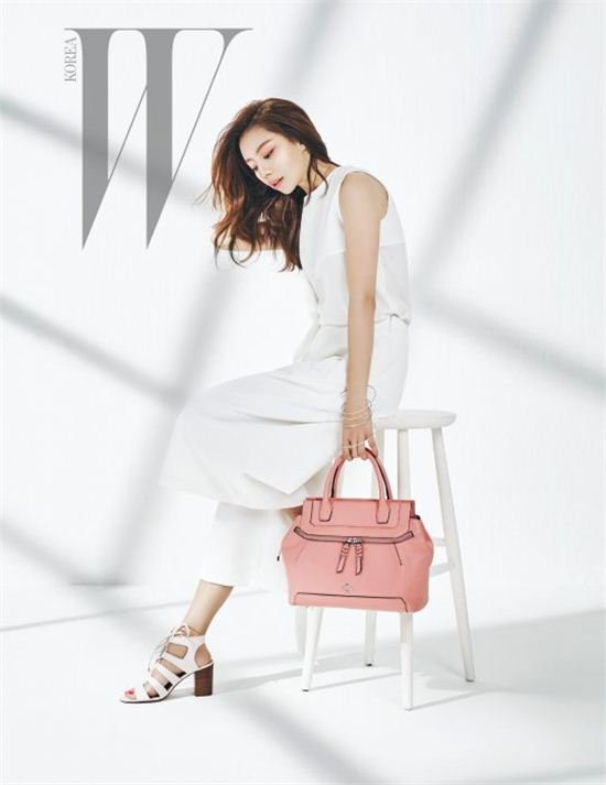 Cách đây không lâu, Park Soo Jin rút lui khỏi show này, dấy lên nghi vấn cô mang thai nên muốn giảm công việc. Cách đây không lâu, Park Soo Jin rút lui khỏi show này, dấy lên nghi vấn cô mang thai nên muốn giảm công việc.