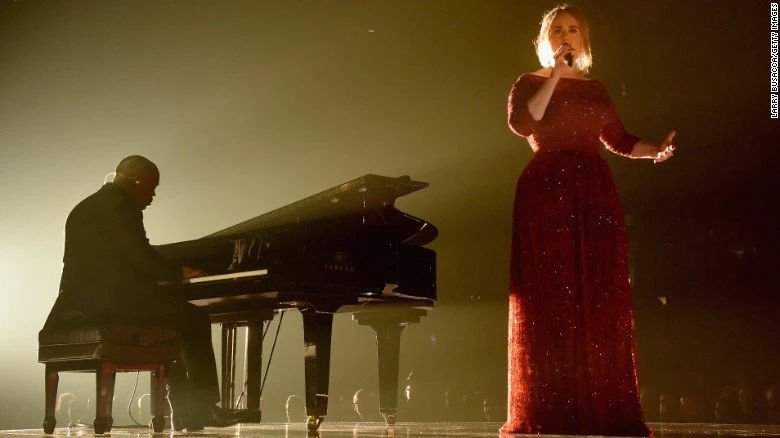 Adele thấy mình hoen ố vì trình diễn lỗi tại Grammy