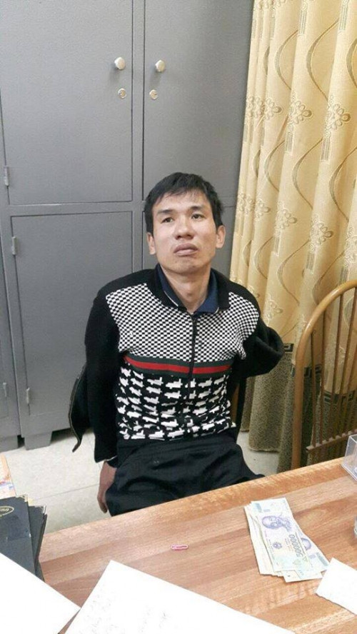 CSGT bắt kẻ trộm ‘nằm vùng’ trên xe, móc túi hành khách - Ảnh 1 CSGT bắt kẻ trộm ‘nằm vùng’ trên xe, móc túi hành khách - Ảnh 1