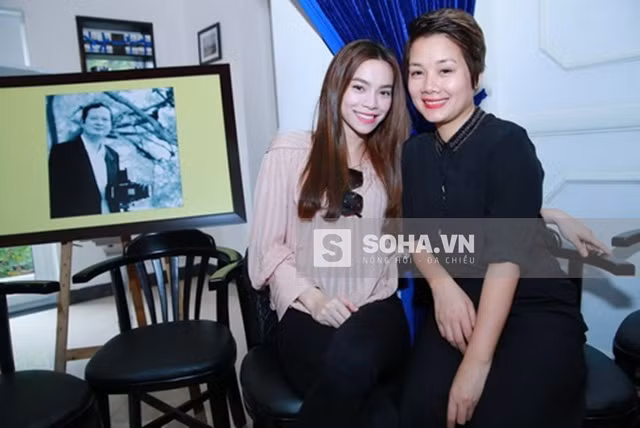  Bông Mai (bên phải) từng bị khán giả yêu cầu tẩy chay Hà Hồ khỏi đêm nhạc tưởng nhớ cha mình. 