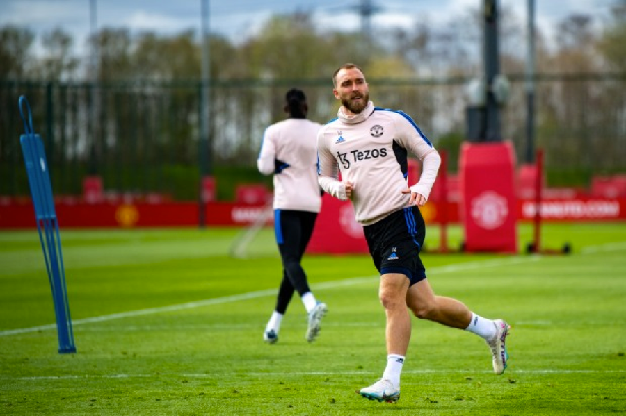 Tiền vệ Đan Mạch đã trở lại sẵn sàng đấu Everton.