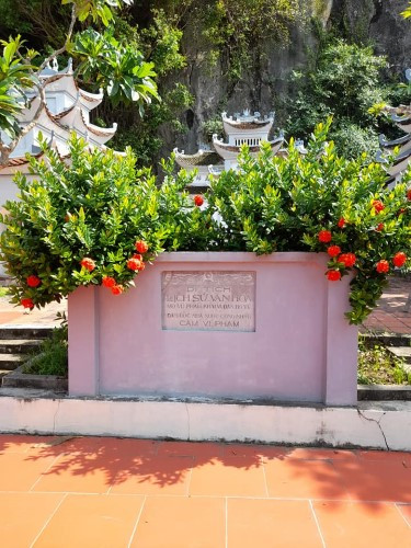 Mộ Vũ Phạm Khải tại Phượng Trì (Ninh Bình). Mộ Vũ Phạm Khải tại Phượng Trì (Ninh Bình).