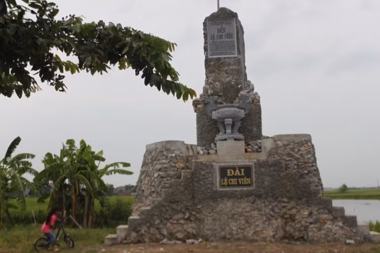 Lệ Chi Viên được xây dựng tại “khu vườn máu” – chính nơi xảy ra vụ án oan khiến 3 họ nhà Nguyễn Trãi bị giết.