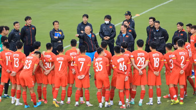 Đội tuyển Việt Nam ở buổi tập chiều 8/11.