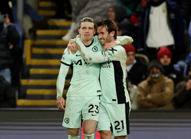 Conor Gallagher ghi cú đúp giúp Chelsea ngược dòng đánh bại Crystal Palace 3-1.