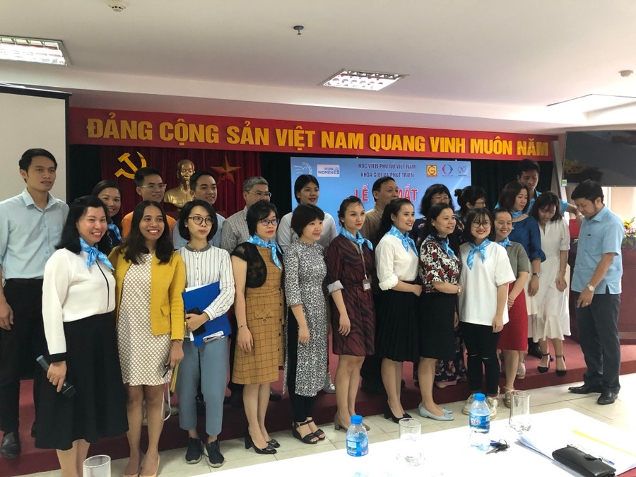 Các đại biểu chụp ảnh lưu niệm Các đại biểu chụp ảnh lưu niệm