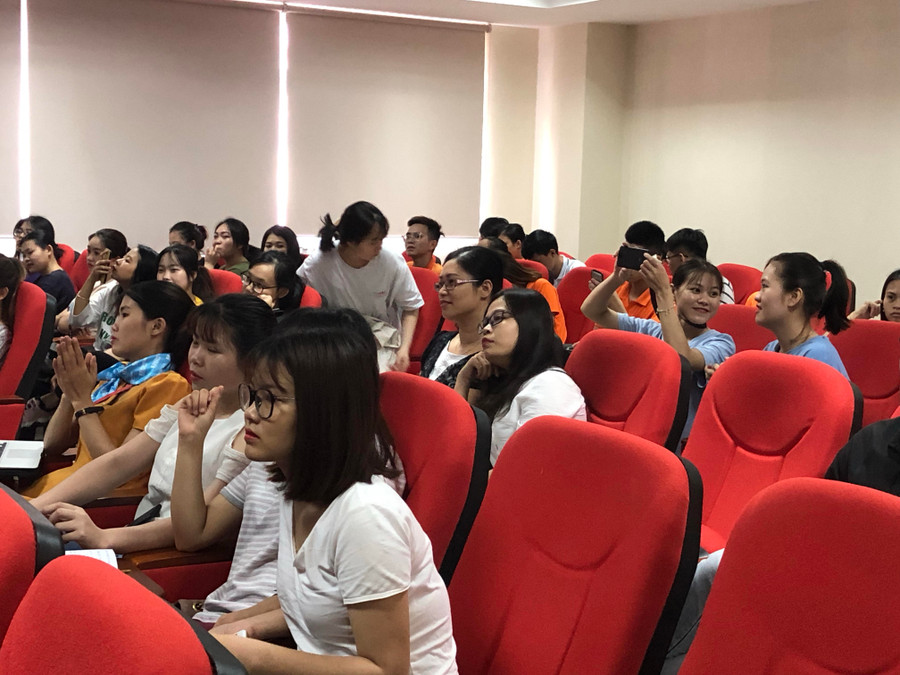 Sinh viên dự lễ ra mắt CLB "Hành động vì bình đẳng giới và phát triển bền vững" Sinh viên dự lễ ra mắt CLB "Hành động vì bình đẳng giới và phát triển bền vững"