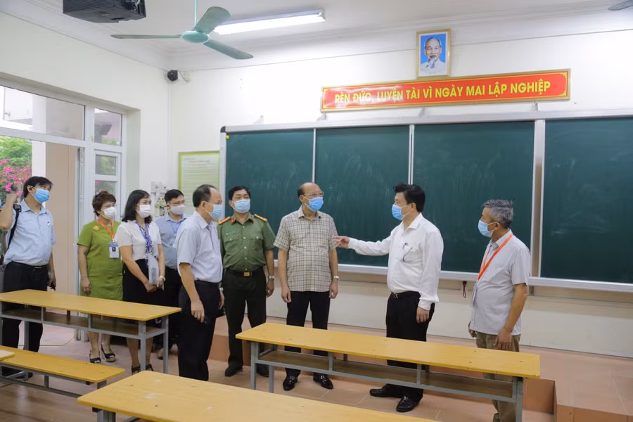 Kiểm tra chuẩn bị cơ sở vật chất phòng thi