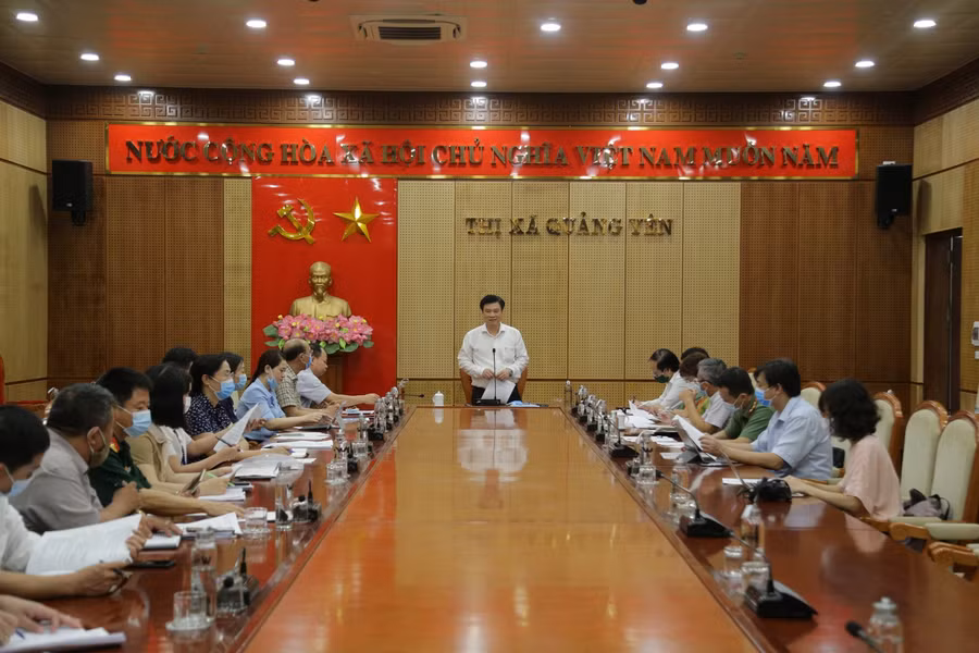 Đoàn công tác làm việc tại thị xã Quảng Yên