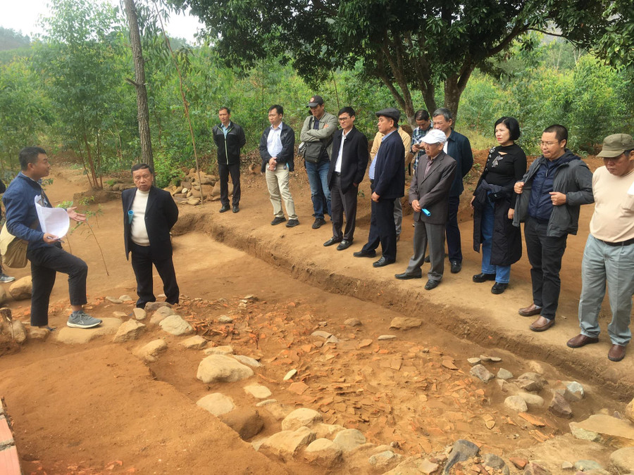 Hố khai quật tại di tích Trại Cấp. Hố khai quật tại di tích Trại Cấp.