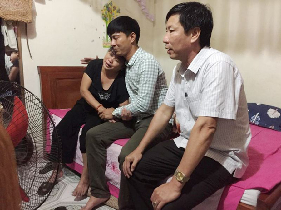 Một gia đình tại xã Thiên Lộc, Can Lộc có con nghi tử vong trong thùng container tại Anh. Một gia đình tại xã Thiên Lộc, Can Lộc có con nghi tử vong trong thùng container tại Anh.