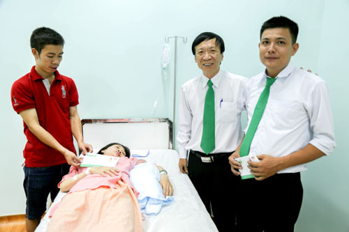 Tài xế taxi nhanh trí giúp sản phụ hạ sinh ngay trên xe ảnh 1 Tài xế taxi nhanh trí giúp sản phụ hạ sinh ngay trên xe ảnh 1