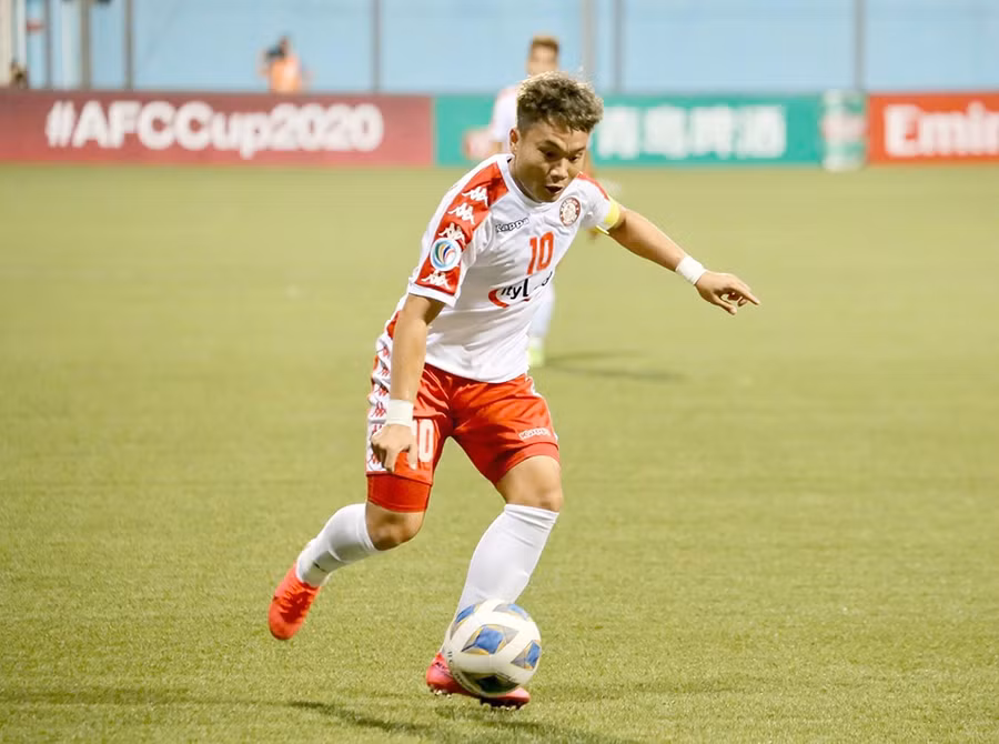 Phi Sơn không thể lên đường sang Australia cùng đồng đội do vướng thủ tục.