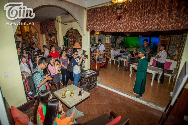 Ông đồ nhí 8 năm ra lò 1000 bức thư pháp