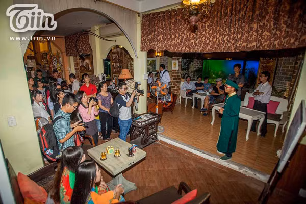 Ông đồ nhí 8 năm ra lò 1000 bức thư pháp