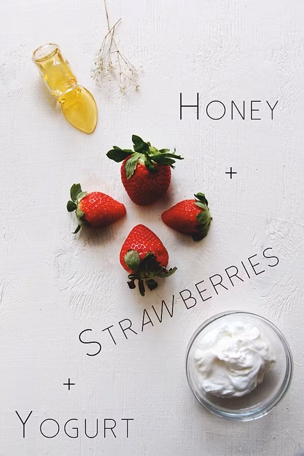 Chăm sóc da đẹp, tóc suôn chỉ với trái dâu tây