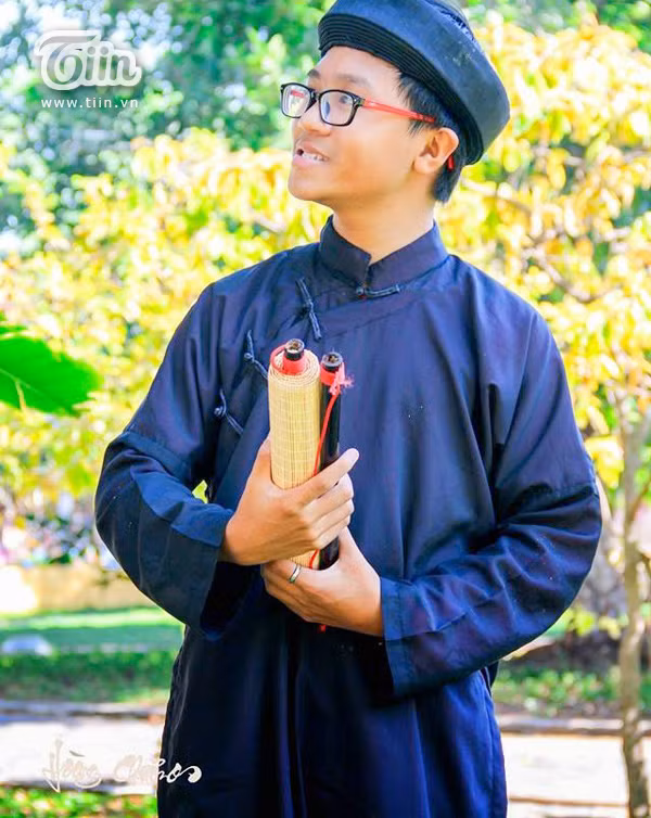 Ông đồ nhí 8 năm ra lò 1000 bức thư pháp