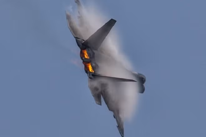 Máy bay chiến đấu Mỹ với động cơ siêu thanh mới.
