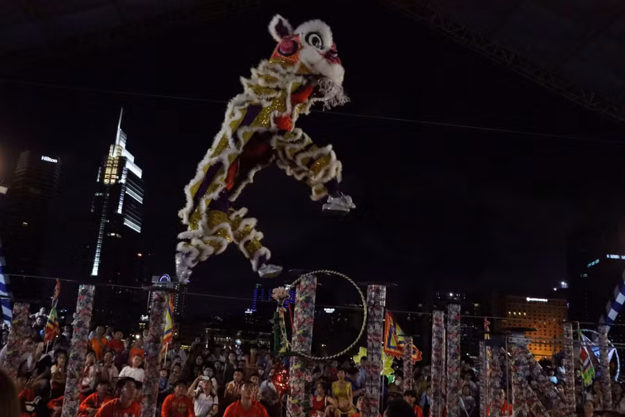 Các em thiếu nhi được tham gia hội thi sáng tạo lồng đèn, thưởng thức chương trình nghệ thuật văn nghệ thiếu nhi, múa lân sư rồng,..