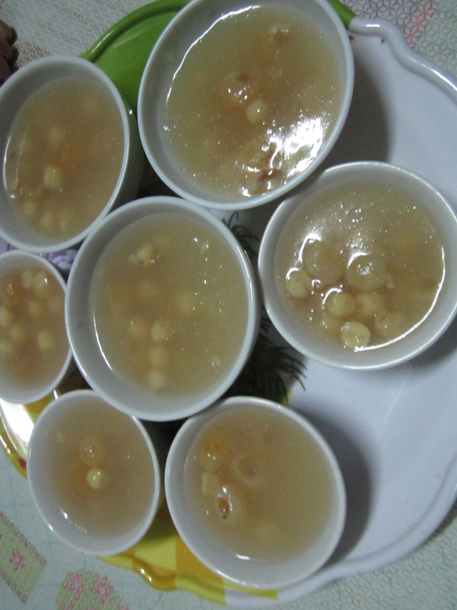 Chè hạt sen long nhãn, món ngon cho mùa hè nóng bức.