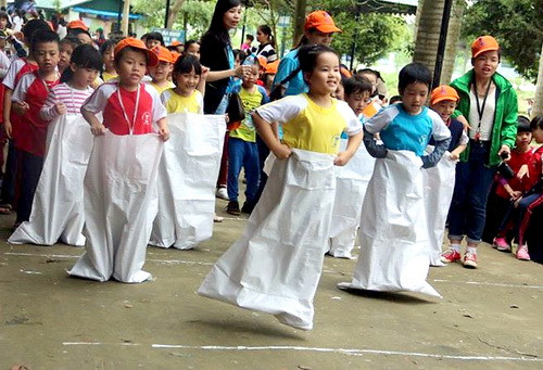 Ngộ nghĩnh học sinh Tiểu học trong hoạt động giáo dục ngoại khóa