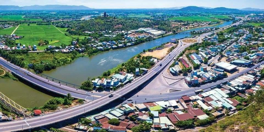 Phát triển đô thị Tuy Phước theo hướng đô thị xanh, bền vững, đẩy mạnh phát triển thương hiệu du lịch gắn liền với hệ sinh thái tự nhiên, văn hóa, lịch sử khu vực đầm Thị Nại. Phát triển đô thị Tuy Phước theo hướng đô thị xanh, bền vững, đẩy mạnh phát triển thương hiệu du lịch gắn liền với hệ sinh thái tự nhiên, văn hóa, lịch sử khu vực đầm Thị Nại.