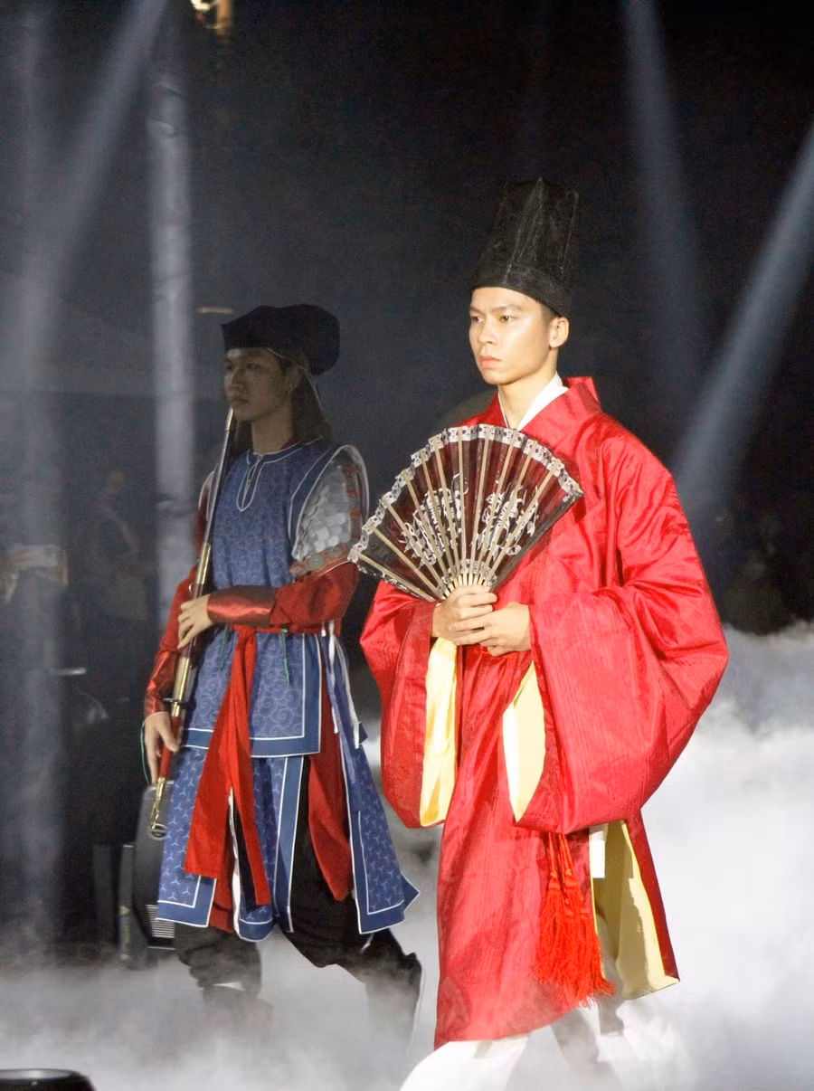 Một số thiết kế cổ phục của Vạn Thiên Y tại Lễ hội Thiết kế sáng tạo Hà Nội 2023.