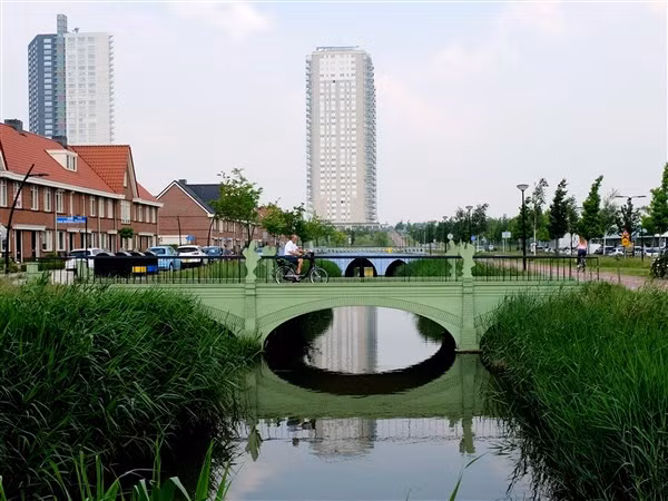 Cầu trên đồng 100 Euro.