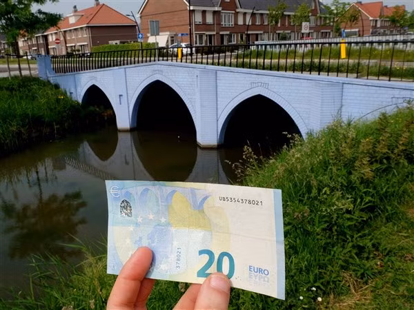 Cầu trên đồng 20 Euro.