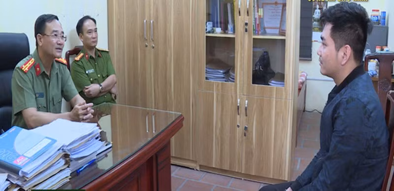 Hoàng Tiến Việt tại cơ quan điều tra.