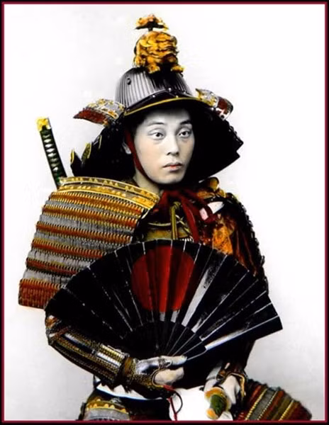 Với samurai, quạt chiến là tác phong và vật phòng thân thiết yếu.