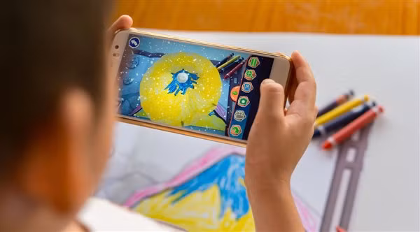 Các nhà giáo dục nghệ thuật cần cung cấp cho học sinh Gen Z một chương trình giảng dạy toàn diện và đa dạng. Ảnh: Theartofeducation