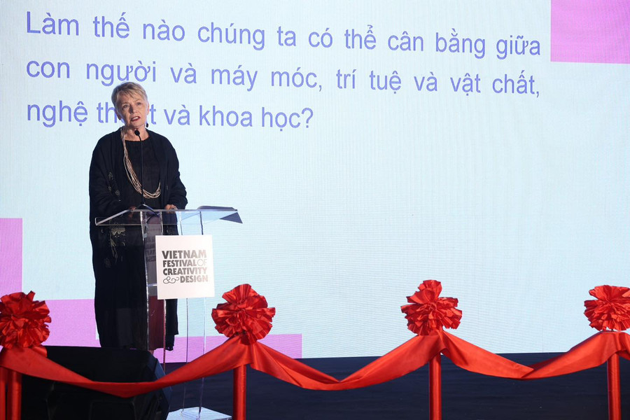 GS Julia Gaimster - Đại học RMIT Việt Nam, khẳng định lợi ích từ công nghệ trong việc bảo tồn và lan tỏa giá trị di sản.