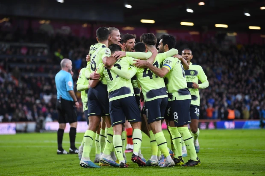 Đoàn quân của Pep Guardiola hiện kém Arsenal 2 điểm. Đoàn quân của Pep Guardiola hiện kém Arsenal 2 điểm.