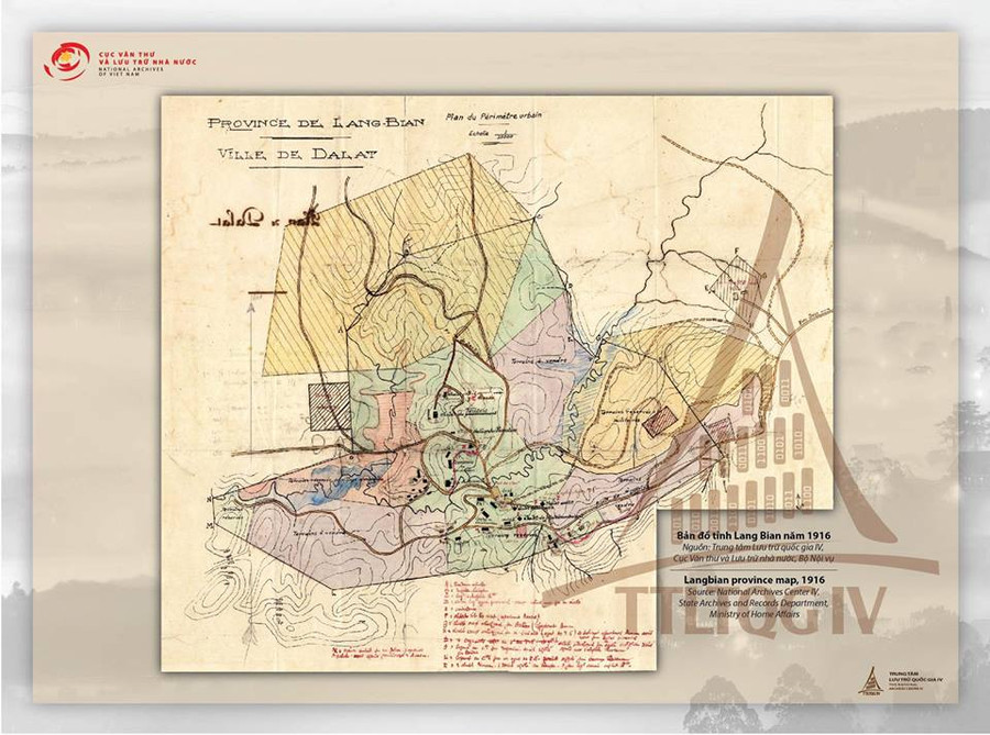 Tư liệu được trưng bày tại triển lãm
