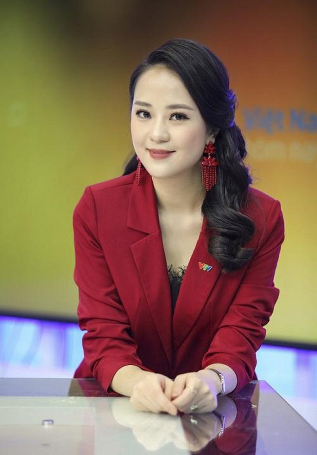 Ngay sau chương trình, hình ảnh của nữ MC kiêm BTV xinh đẹp dũng cảm đứng đưa tin trong thời tiết khắc nghiệt được cả truyền thông lẫn cộng đồng mạng dành nhiều lời khen ngợi. Ngay sau chương trình, hình ảnh của nữ MC kiêm BTV xinh đẹp dũng cảm đứng đưa tin trong thời tiết khắc nghiệt được cả truyền thông lẫn cộng đồng mạng dành nhiều lời khen ngợi.