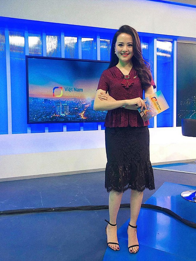 Tuy nhiên, từ đầu năm 2019 cho đến nay, Ngọc Bích được chọn là một trong 4 MC được dẫn dắt trong "Việt Nam hôm nay" - chương trình thuộc ban Thời sự của Đài truyền hình Việt Nam. Tuy nhiên, từ đầu năm 2019 cho đến nay, Ngọc Bích được chọn là một trong 4 MC được dẫn dắt trong "Việt Nam hôm nay" - chương trình thuộc ban Thời sự của Đài truyền hình Việt Nam.