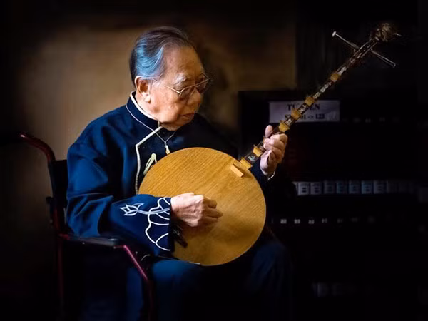 GS Trần Văn Khê qua đời năm 2015, thọ 94 tuổi.