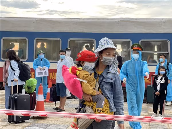 Trên tàu có 814 hành khách là người dân Hà Tĩnh, trong đó có 81 trẻ em.