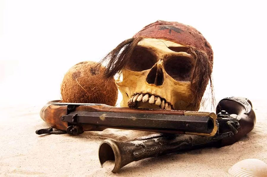 Không rõ hộp sọ của Teach được tráng bạc và lưu giữ như lời đồn đại, hay đã biến mất từ lâu.