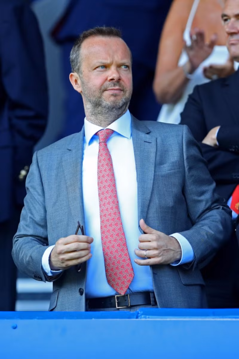 Sếp Ed Woodward vẫn bảo vệ HLV Solskjaer.