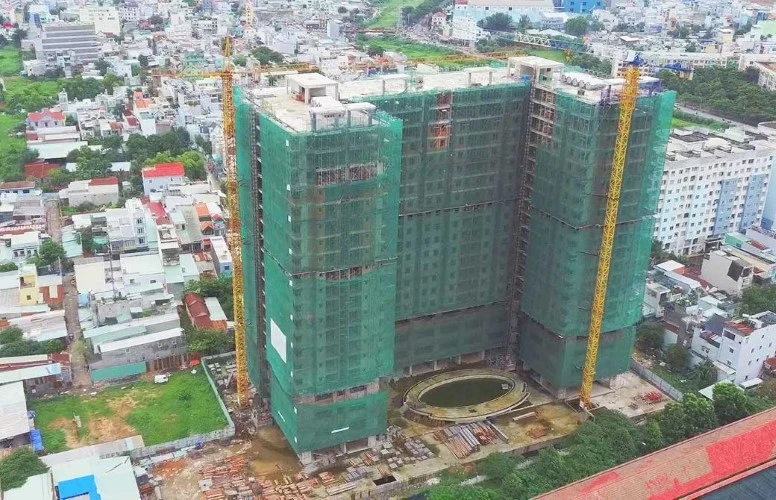 Dự án Kingsway Tower “đứng hình” hơn 1 năm qua.