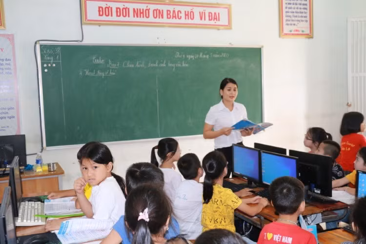 Giờ học của cô trò thị xã Cửa Lò, Nghệ An. Ảnh: H.Lài