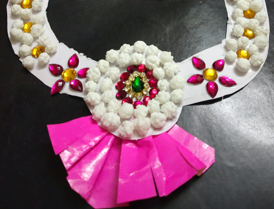 Halwa dagine dạng đính, bán sẵn, rất dễ làm. Ảnh: Atlasobscura.com Halwa dagine dạng đính, bán sẵn, rất dễ làm. Ảnh: Atlasobscura.com