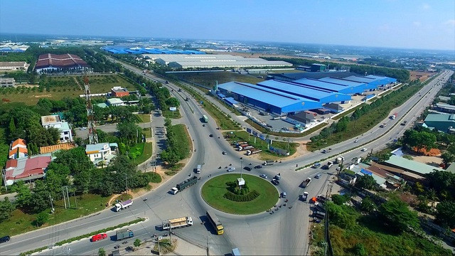 Từ ngày 10/4, TP.Tân Uyên chính thức được thành lập trên cơ sở nguyên trạng thị xã Tân Uyên, trở thành thành phố thứ 4 trực thuộc tỉnh Bình Dương. Từ ngày 10/4, TP.Tân Uyên chính thức được thành lập trên cơ sở nguyên trạng thị xã Tân Uyên, trở thành thành phố thứ 4 trực thuộc tỉnh Bình Dương.