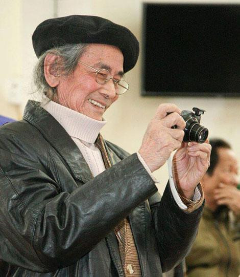 Nhạc sĩ Dân Huyền. Nhạc sĩ Dân Huyền.