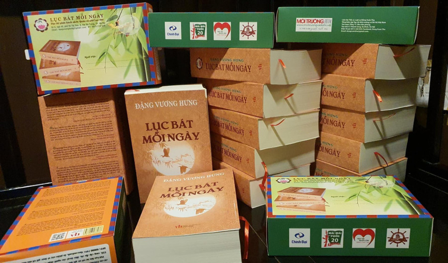 Tập thơ “Lục bát mỗi ngày” của nhà thơ Đặng Vương Hưng. Ảnh: NXB Văn học. Tập thơ “Lục bát mỗi ngày” của nhà thơ Đặng Vương Hưng. Ảnh: NXB Văn học.