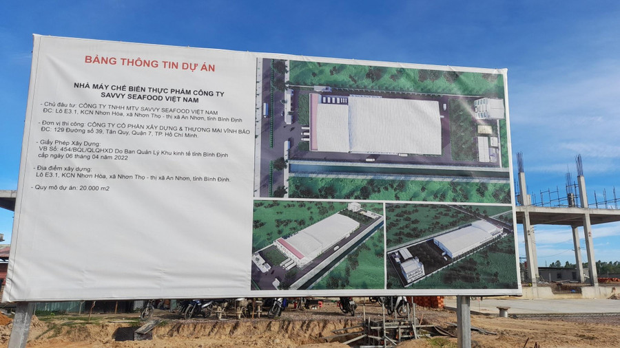Thông tin về dự án của Công ty TNHH MTV Savvy Seafood Việt Nam ở Khu công nghiệp Nhơn Hòa. Ảnh: Hoàng Trọng. Thông tin về dự án của Công ty TNHH MTV Savvy Seafood Việt Nam ở Khu công nghiệp Nhơn Hòa. Ảnh: Hoàng Trọng.