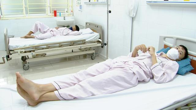 Bệnh nhân khắc khoải nằm chờ thuốc giải độc. Nguồn: SKĐS. Bệnh nhân khắc khoải nằm chờ thuốc giải độc. Nguồn: SKĐS.